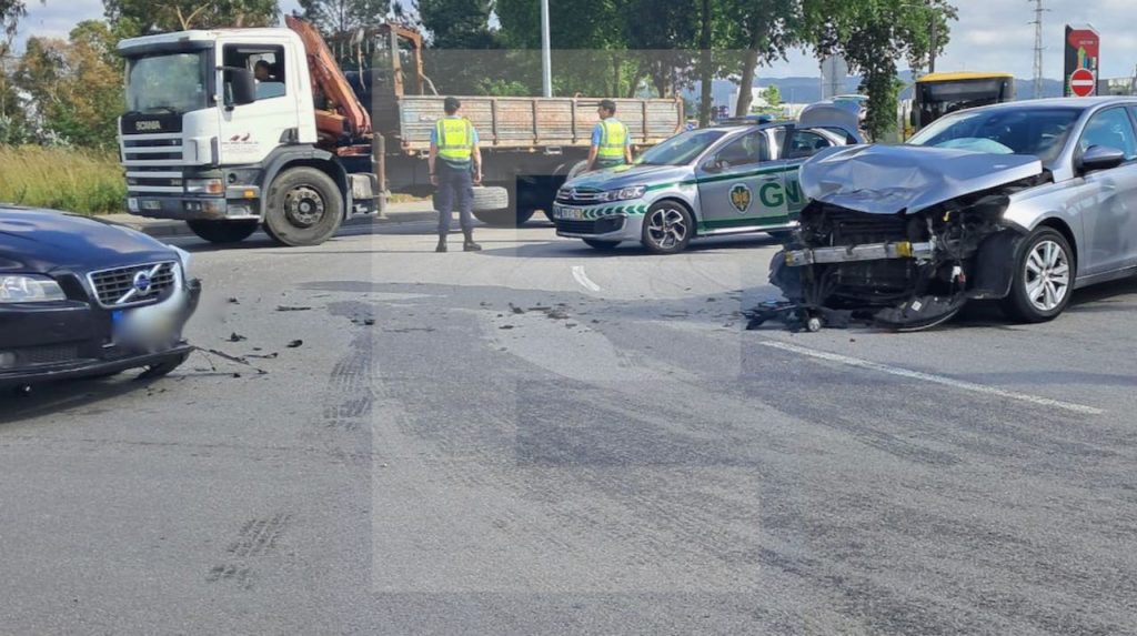 Viana: Acidente a envolver três carro resulta num ferido CVP São Romão do neiva Viana acidente