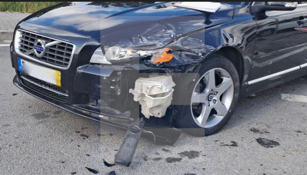 Viana: Acidente a envolver três carro resulta num ferido CVP São Romão do neiva Viana acidente