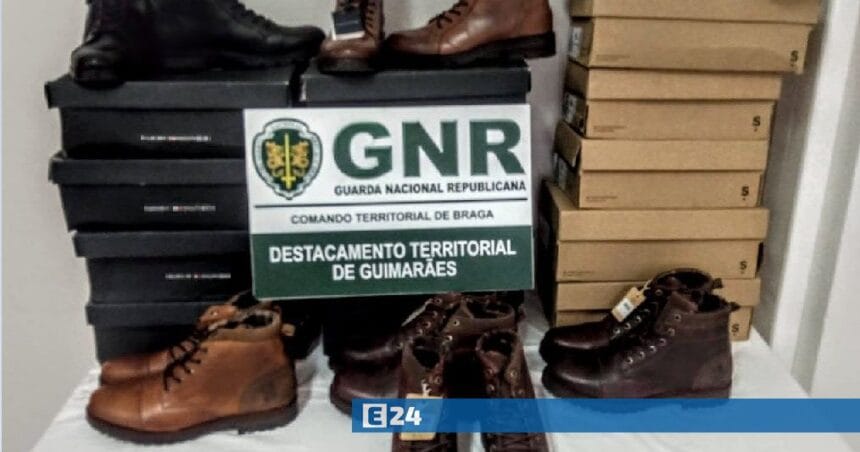 GNR: Apreensão de artigos furtados em estabelecimento comercial GNR Braga Apreensao v6 FocusFillWzEwMTUsNTMzLCJ5IiwxNTNd WaterMarkW251bGxd