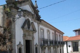 Casa de Santo Antonio do Buraquinho FocusFillWzczNiw0MTQsInkiLDE4NV0