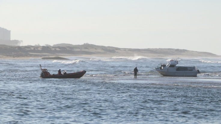 Embarcação encalha na Barra de Esposende E24 1 FocusFillWzczNiw0MTQsInkiLDM4XQ