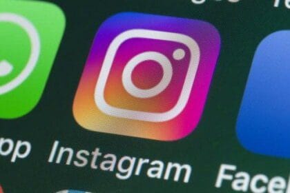 facebook insta wats FocusFillWzczNiw0MTQsInkiLDM4XQ