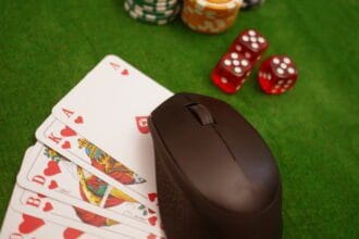 online poker 4518186 1920 FocusFillWzczNiw0MTQsInkiLDY5XQ