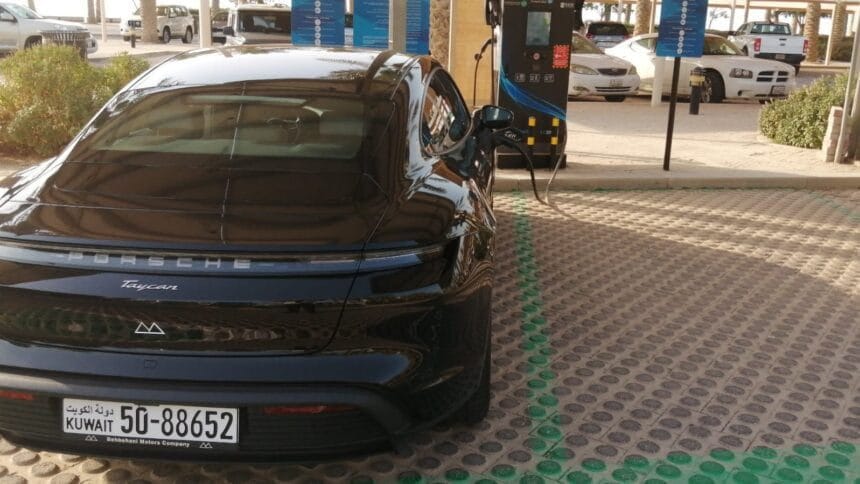 Volt-e instala primeira estação de carregamento rápida alimentada por painéis solares no Kuwait Volt e