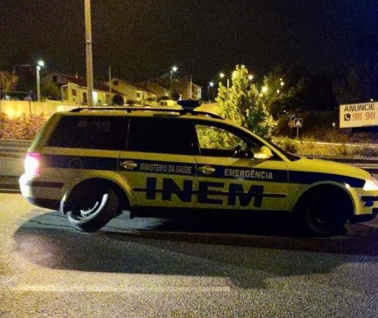 Mau estado das viaturas do INEM fez desta vez uma roda saltar de uma VMER em Braga emergencia