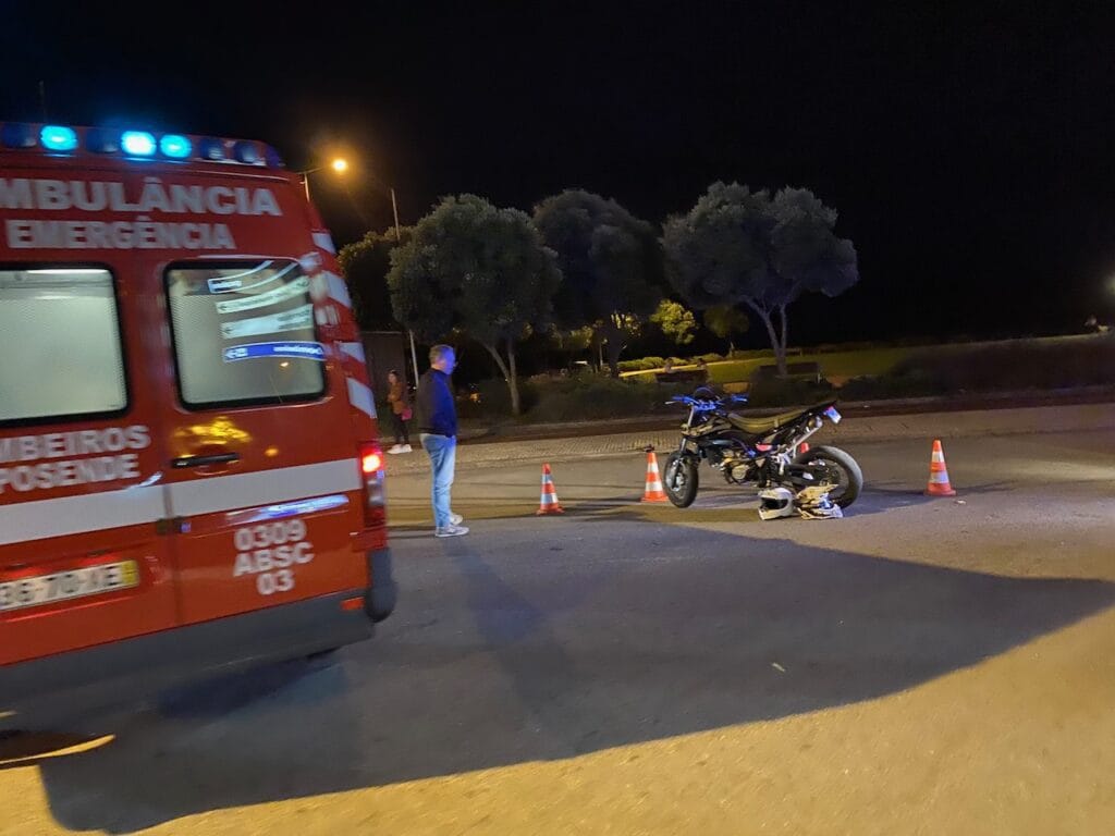 Acidente a envolver motociclo na Marginal de Esposende faz dois feridos acidente esposende marginal mota 4