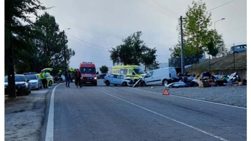 EN207: Choque frontal provoca um morto e dois feridos choque carro