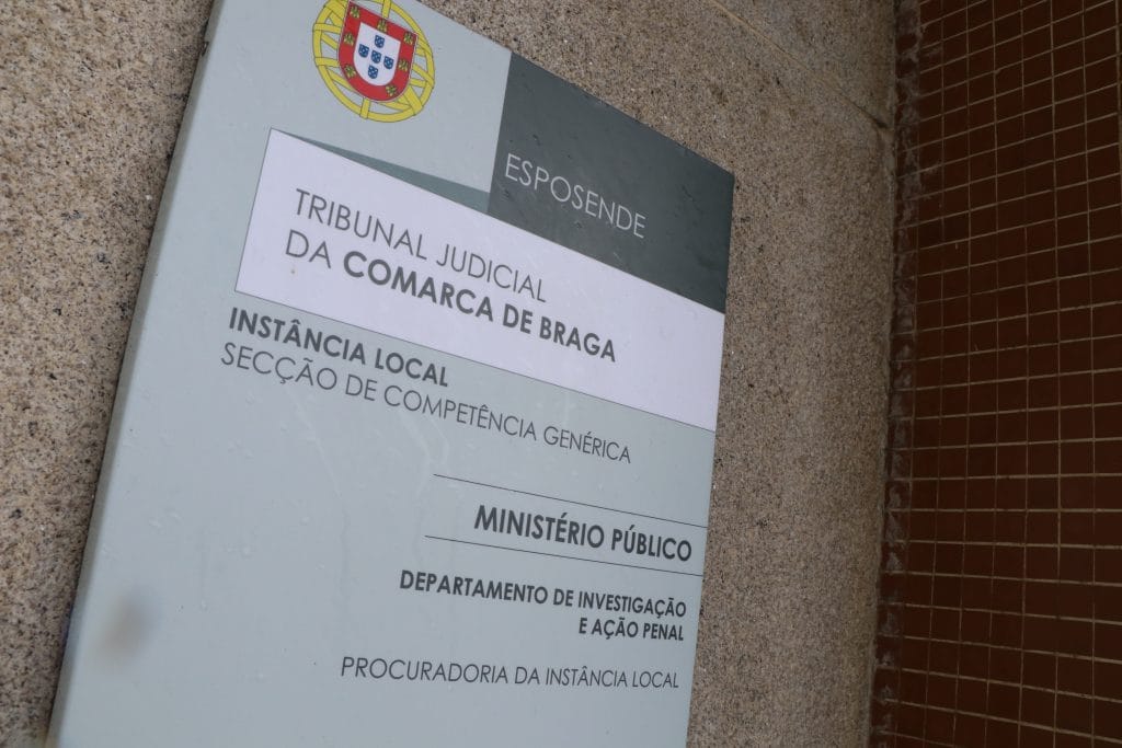 Esposende: Tribunal decreta prisão preventiva a homem que ameaçava mulher e filho em Barcelos Tribunal Esposende