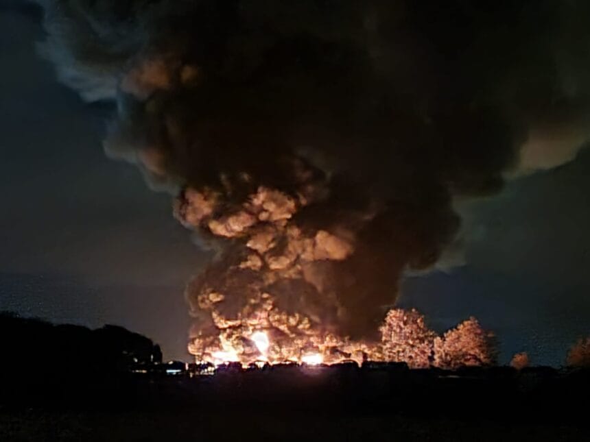 Imagens de incêndio em empresa de componentes automóveis impressionam em Esposende WhatsApp Image 2022 10 14 at 00.01.44