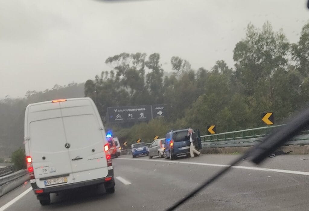A3: Bombeiro de Barcelinhos atropelado quando socorria acidente acidente BV Barcelinhos 3