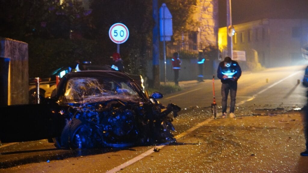EN13: Um morto e três feridos graves após despiste de carro em Esposende acidente antas esposende morto 79