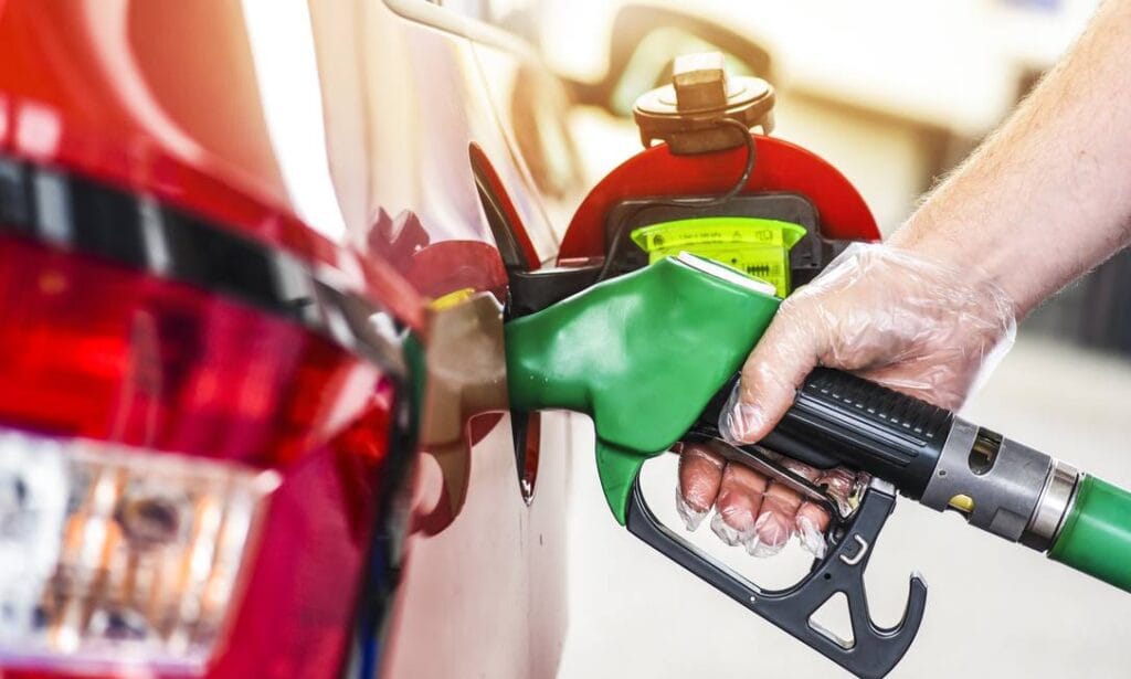 Energia: Gasolina sobe de preço e gasóleo desce a partir desta segunda-feira Combustíveis precos