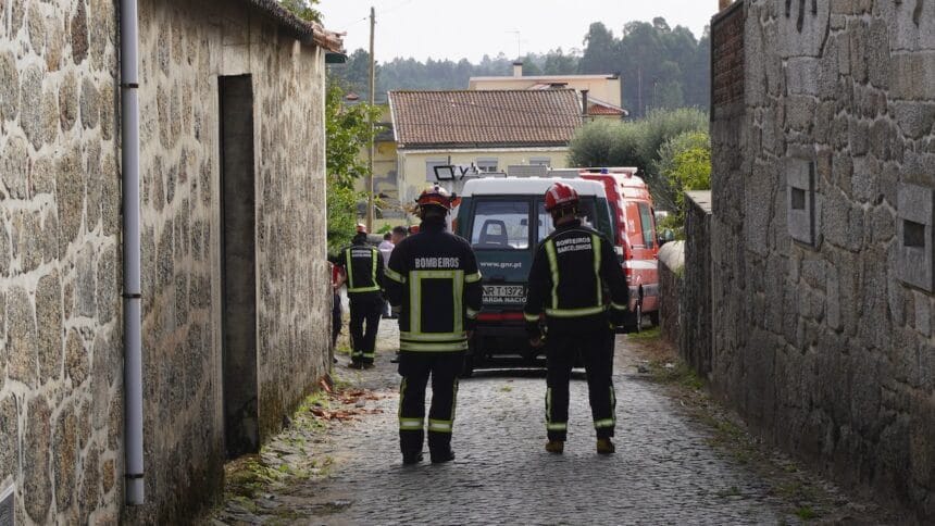 Barcelos: Vítima encarcerada debaixo de trator em Vila Cova morreu trator atropelado