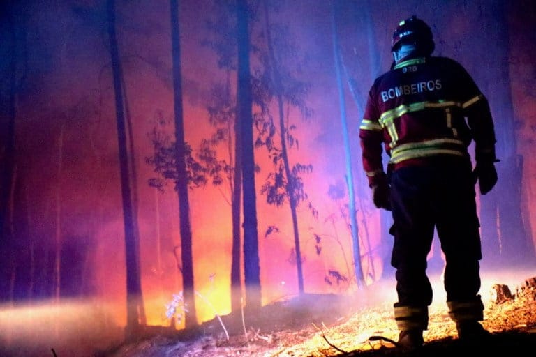 Cerca de 30 concelhos de cinco distritos em perigo máximo de incêndio. Braga e Viana "elevado" Bombeiros Incçendio