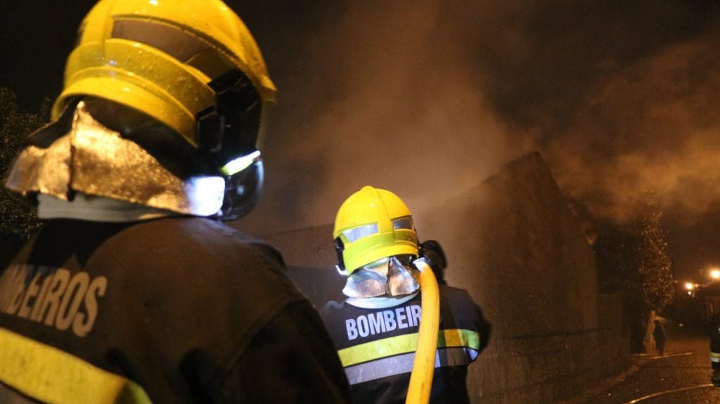 Bombeiros de Esposende mobilizados para incêndio numa casa em Forjães IMG 1395 1024x575 1