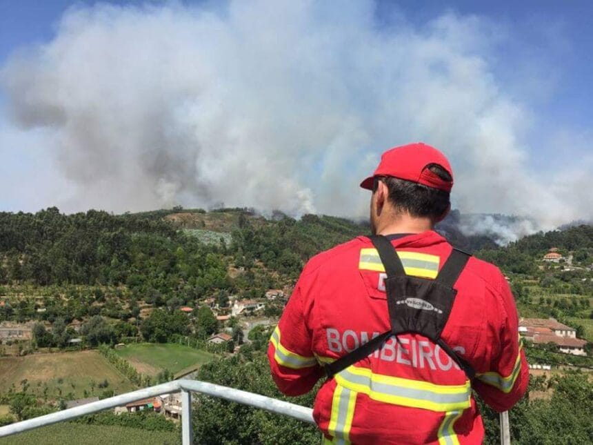 Ave com 460 bombeiros e um meio aéreo ligeiro para “época alta” dos incêndios Meteo Incêndio temperatura bombeiros ave