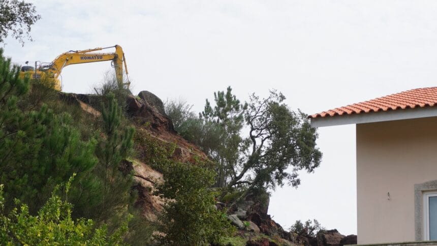Esposende: PS quer "totais esclarecimentos" sobre a derrocada de Palmeira de Faro derrocada 27