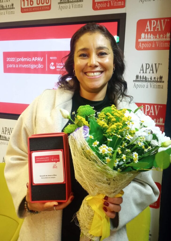 UMinho: Aluna vence prémio de investigação da APAV Gracieli Silva