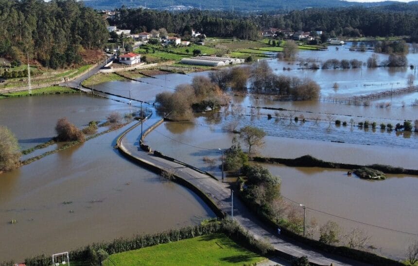Minho: Chuva persistente pode "tirar" rios do leito nas próximas horas agua