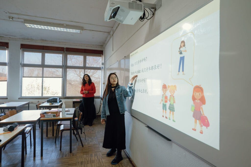 Braga: Mais de mil alunos aprendem mandarim Projecto Mandarim 8