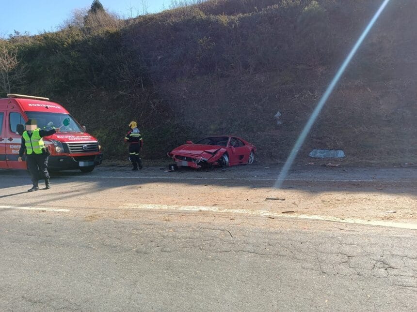 EN201: Ferrari entra em despiste e faz um ferido grave em Monção 4D95D8BC 01F7 4EE1 9B9E 051C16572F81