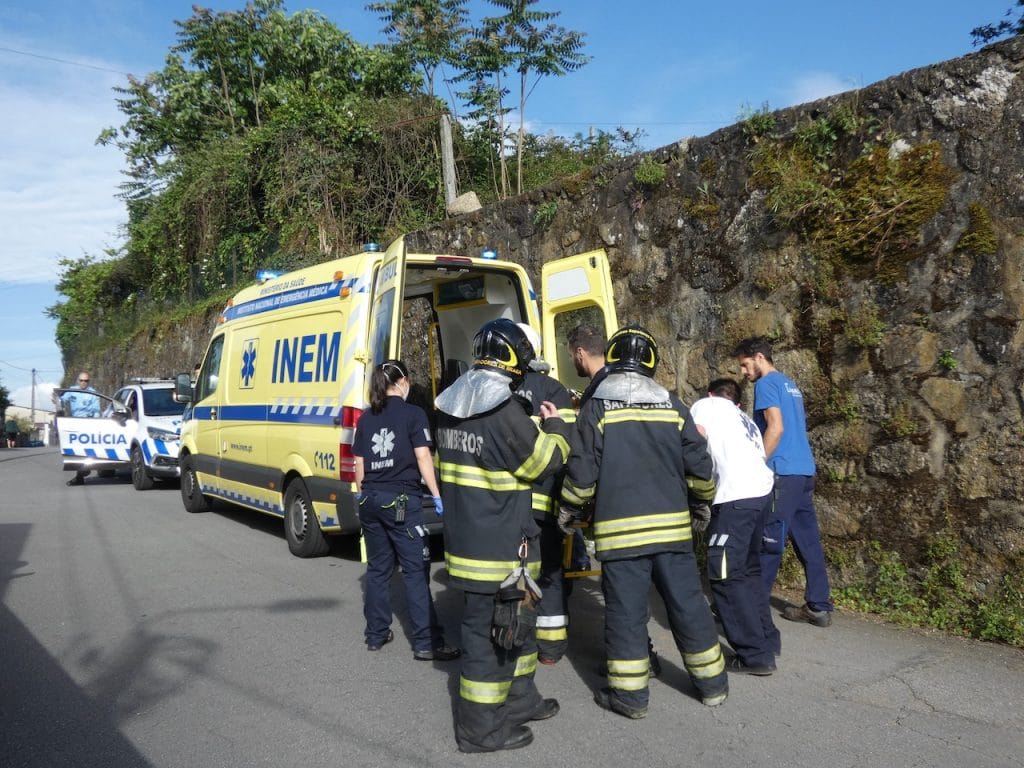 Braga: Vítima encarcerada após colisão de carrinha com camião Vítima, BS Braga