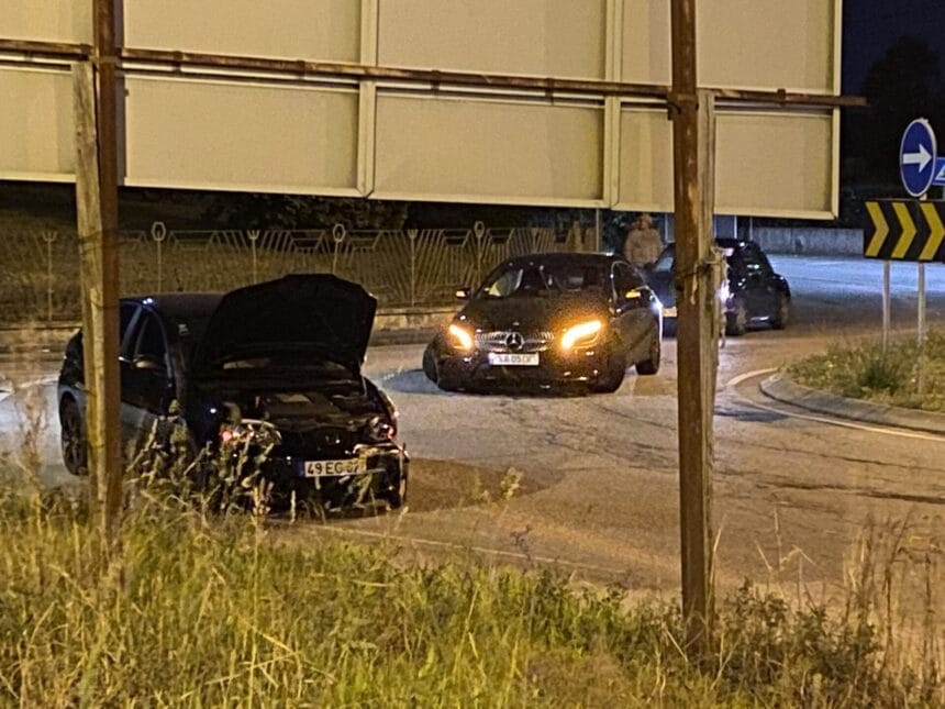 EN103-1: Choque entre dois carros em Perelhal F225C522 6855 4CEC A4F1 B2D62CBF3C4D