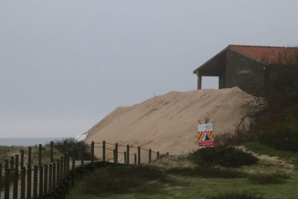 Esposende: Projeto de execução para a demolição de casas em Cedovém concluída até ao final do ano cedovem praia pedrinhas erosao esposende
