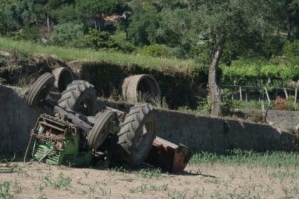 tratores capotado ponte de lima