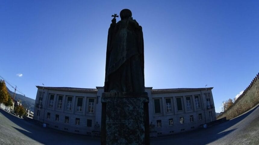alunas abusou Tribunal condena Barcelos adaufe braga PJ