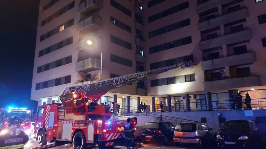 Braga: Ambulância serviu de abrigo a crianças num incêndio que obrigou a evacuar prédio em Maximinos WhatsApp Image 2023 02 16 at 06.39.11 1