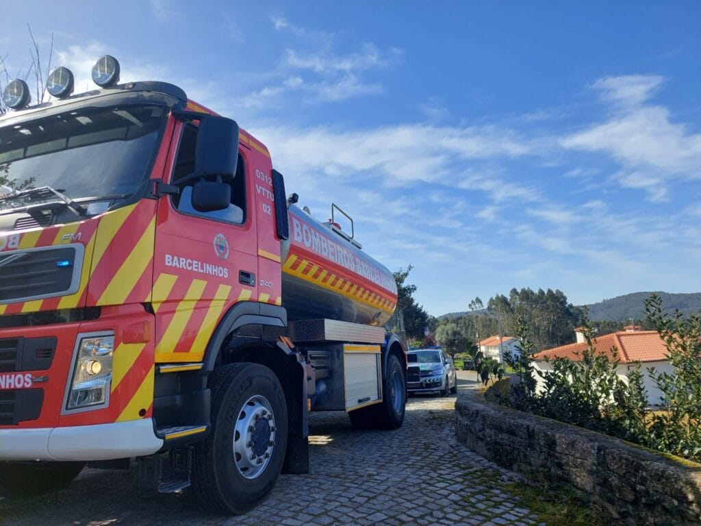 Barcelos: Incêndio em Remelhe mobilizou bombeiros para anexo WhatsApp Image 2023 02 26 at 11.50.40
