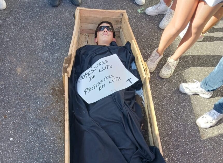 Barcelos: Fragoso saiu à rua para celebrar o Carnaval e prestar luto ao estado da função pública carnaval fragoso 1