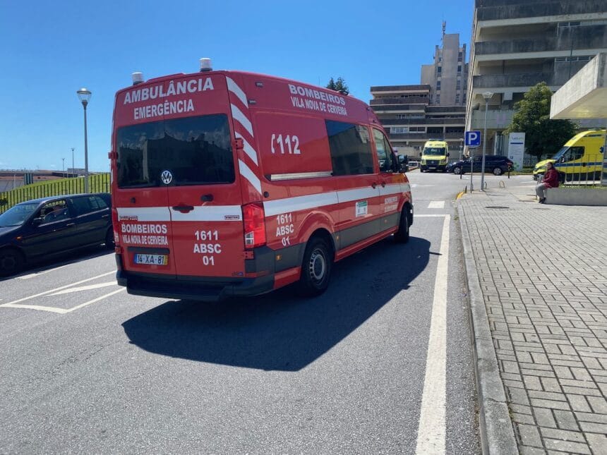 Alto Minho: Três homens sofrem queda num poço. Há dois feridos graves hospital viana ambu 7