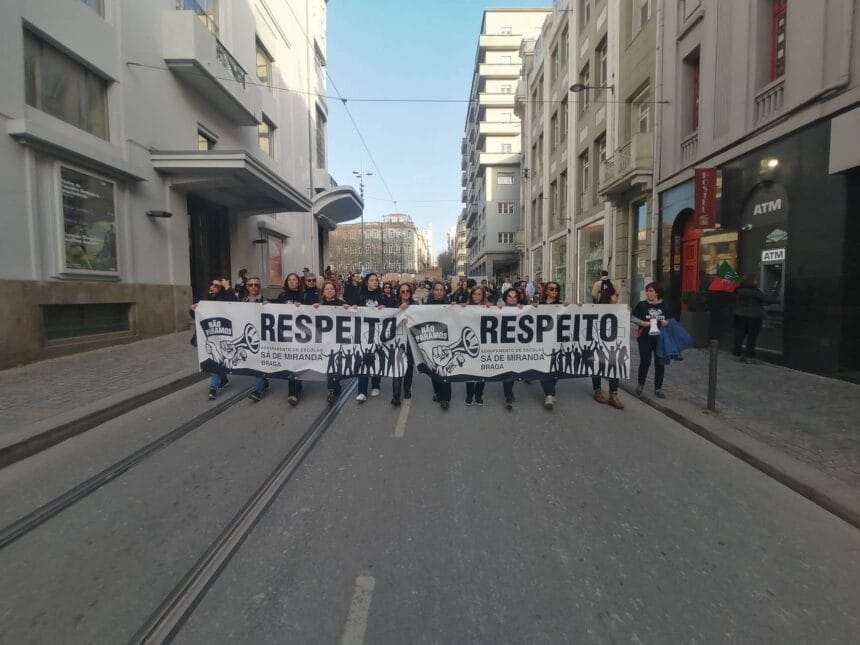 Professores do distrito de Braga e Viana "invadiram" os Aliados numa manifestação que juntou mais de cinco mil em protesto contra Governo 334054070 908640817042579 8338546413486726437 n