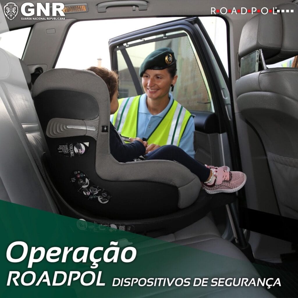 GNR: Tem cadeirinha de bebé no carro? Então verifique se está tudo bem pois a autoridade vai fiscalizar Roadpol dispositivos de seguranca