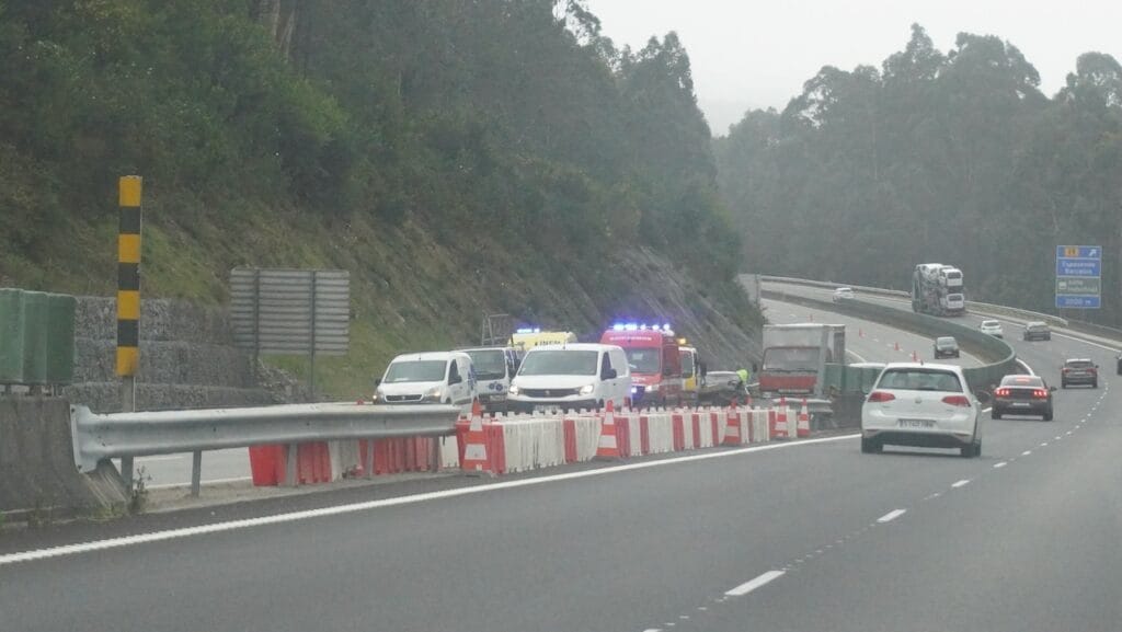 A28: Duas vítimas após colisão entre carro e carrinha em Esposende acidente A28 esposende 12