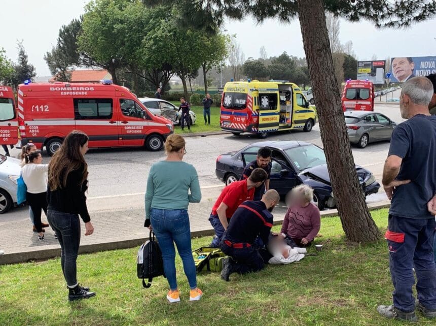 Esposende: Colisão na rotunda do Continente faz vários feridos acidente esposende 1