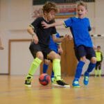 crianca futsal