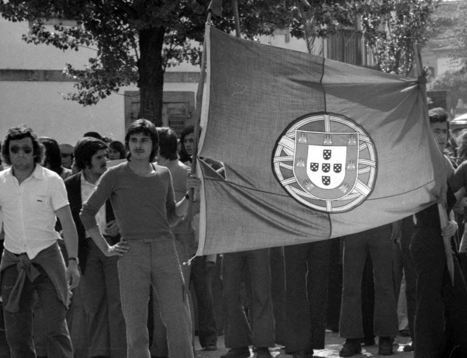 Braga: Fotografias de José Delgado mostram os dias pós 25 de abril na capital do Minho 10153246 648888808511384 6088604477293664506 n