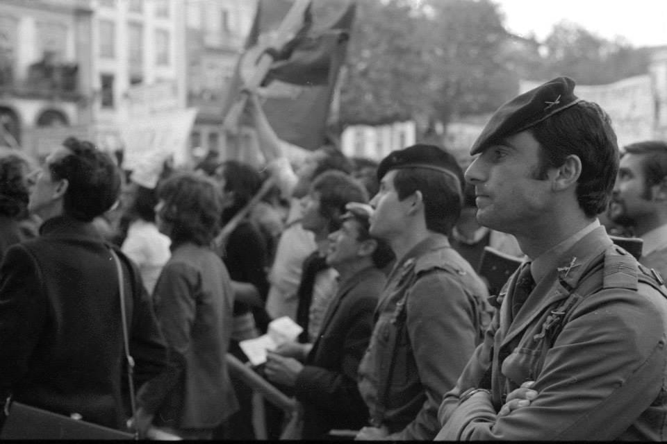 Braga: Fotografias de José Delgado mostram os dias pós 25 de abril na capital do Minho 10170832 648872898512975 7375306562750758531 n