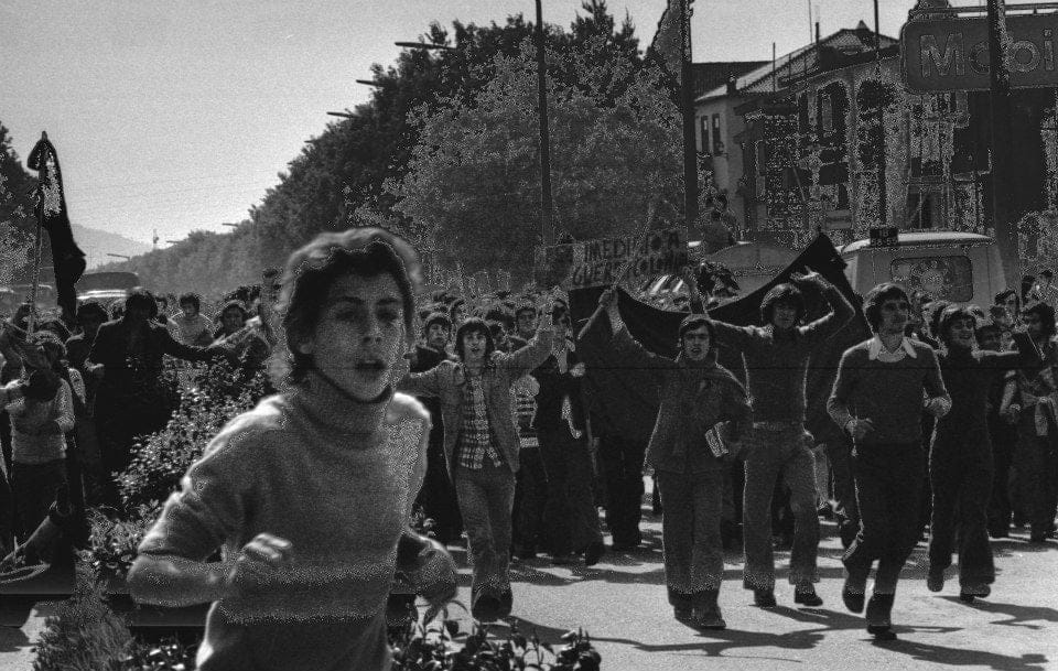 Braga: Fotografias de José Delgado mostram os dias pós 25 de abril na capital do Minho 10170947 648885055178426 3360706672803127619 n