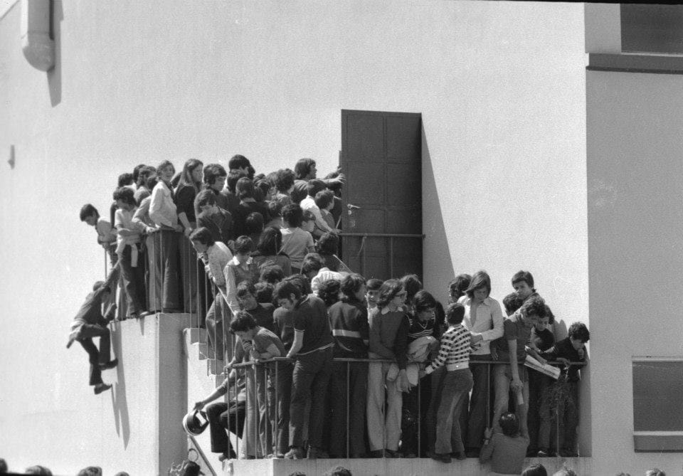 Braga: Fotografias de José Delgado mostram os dias pós 25 de abril na capital do Minho 10171147 648404021893196 7699806349517837237 n