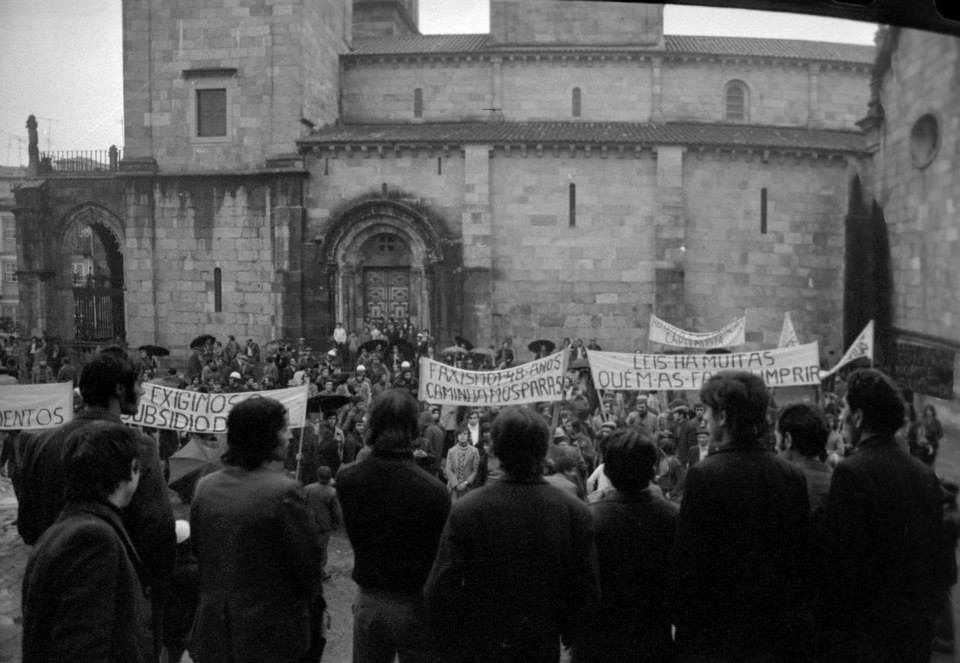 Braga: Fotografias de José Delgado mostram os dias pós 25 de abril na capital do Minho 10246286 649543658445899 337818724652602162 n