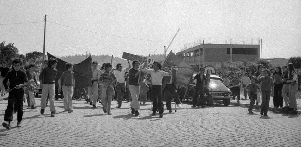 Braga: Fotografias de José Delgado mostram os dias pós 25 de abril na capital do Minho 10259737 648887921844806 3596843414247316498 n
