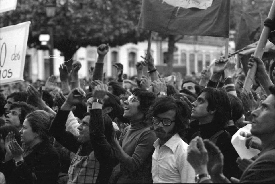 Braga: Fotografias de José Delgado mostram os dias pós 25 de abril na capital do Minho 10261993 648865948513670 4713845439751194242 n