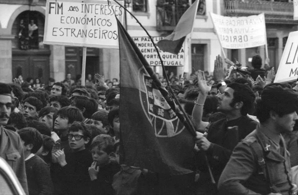 Braga: Fotografias de José Delgado mostram os dias pós 25 de abril na capital do Minho 10307235 648868585180073 7460730517885912524 n