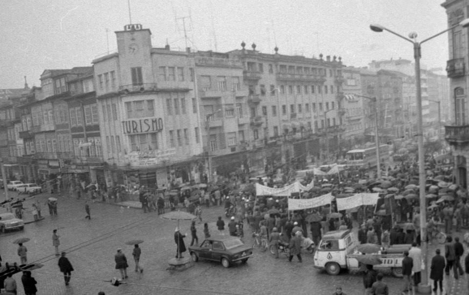 Braga: Fotografias de José Delgado mostram os dias pós 25 de abril na capital do Minho 1422552 648865428513722 2918354894019258115 n