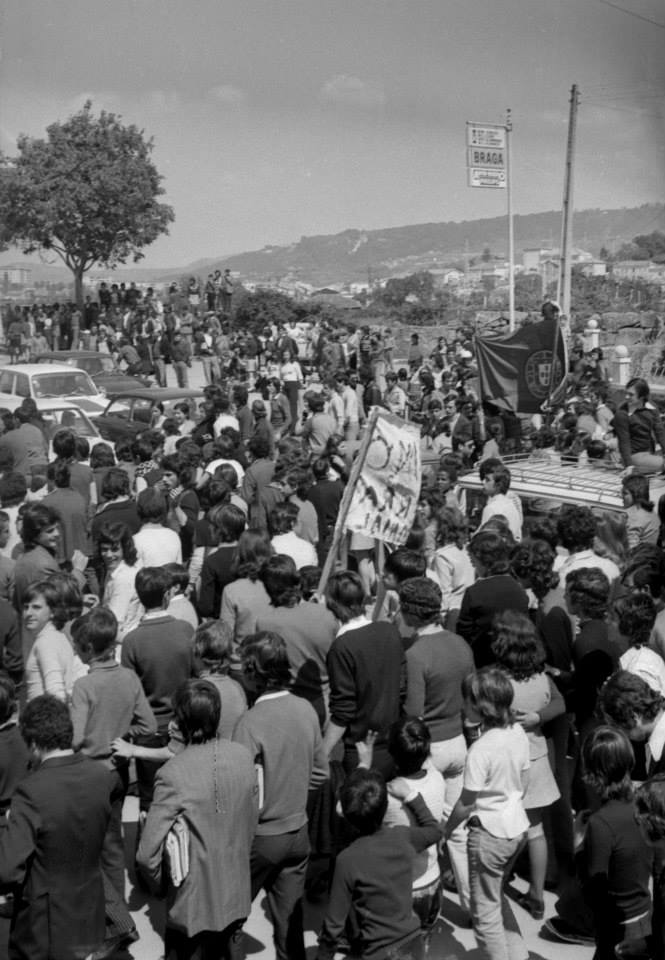 Braga: Fotografias de José Delgado mostram os dias pós 25 de abril na capital do Minho 1530481 649538218446443 6128353241220729619 n