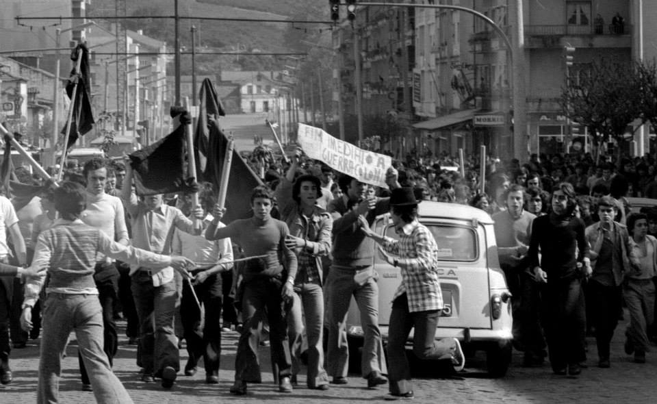 Braga: Fotografias de José Delgado mostram os dias pós 25 de abril na capital do Minho 1558515 648409411892657 674355384321177747 n 1
